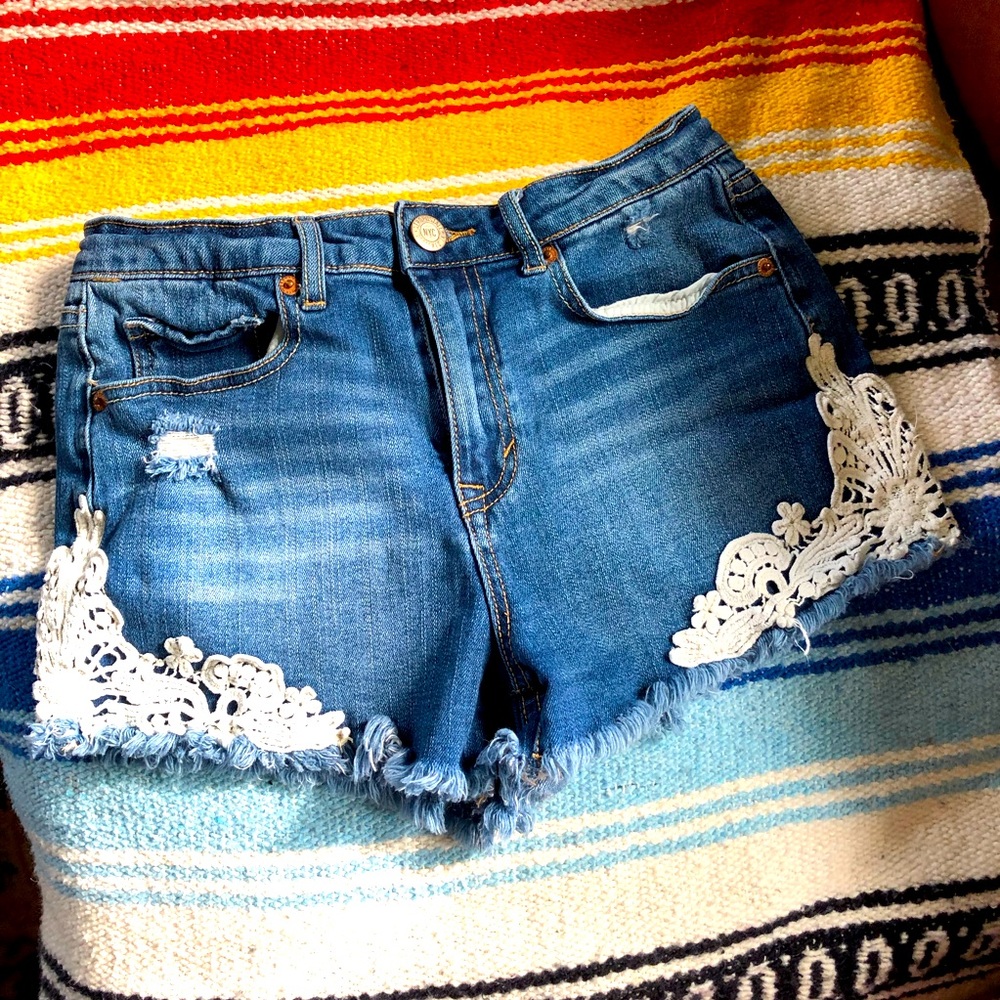 Aeropostale High Waist Cut Off Jean Shorts. Medium Wash w/ Lace Overlay. Size 4